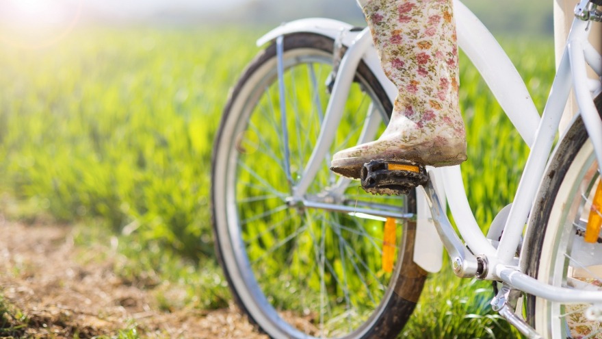 Radfahren im Aktivurlaub mit Gummistiefel Radfahren im Aktivurlaub